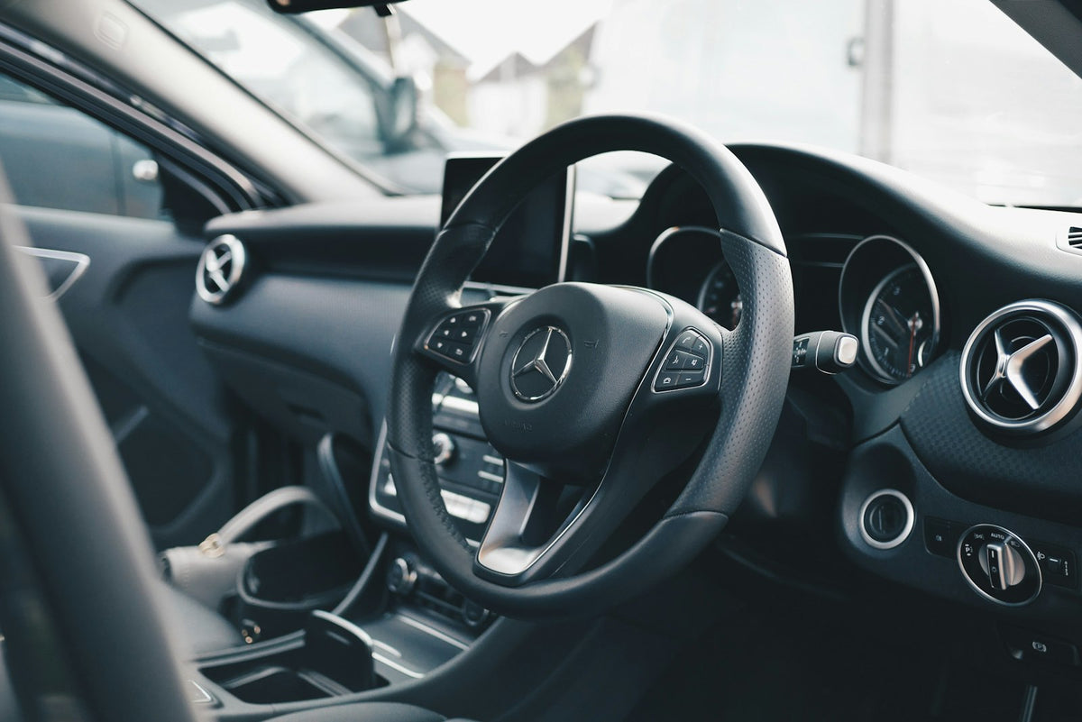 Interior de coche negro