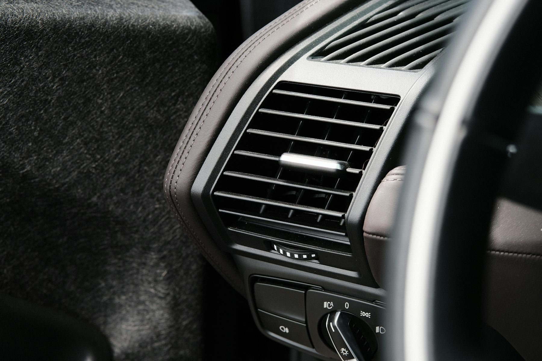 Difusor Halo montado en la rejilla de ventilación